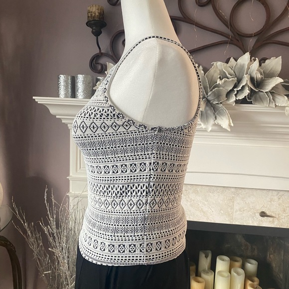 Garage Black and White Patterned Stretch Tank - Picture 4 of 14